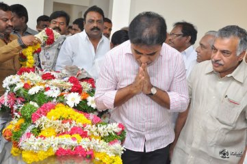 Celebs Pay Condolences to C Narayana Reddy